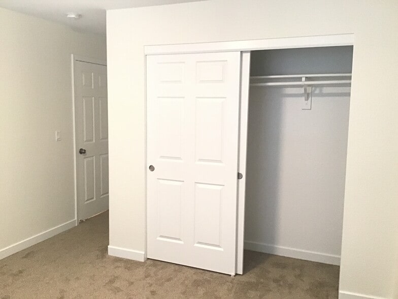 Building Photo - 18258 Oakbrook Ln