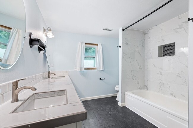 Building Photo - Beautiful 5-Bedroom close to Greenbluff. M...