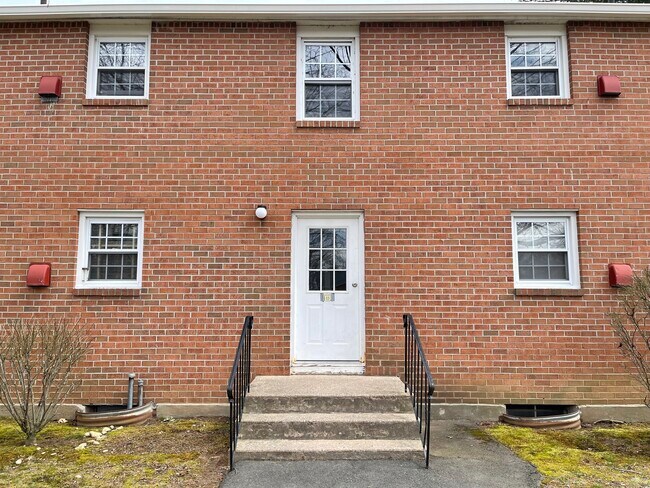 Building Photo - 5 Grandview Dr