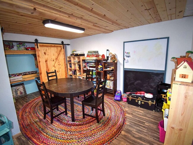 Building Photo - Welcome Home! This beautiful and spacious home