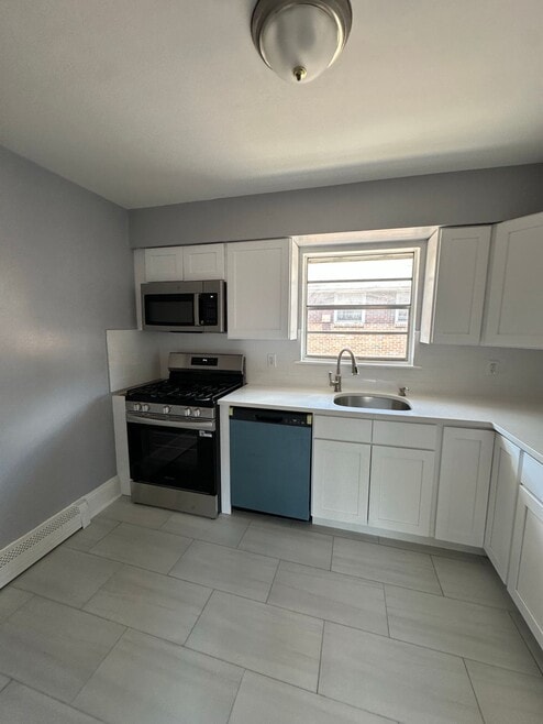 Building Photo - Stuyvesant Commons - Lyndhurst