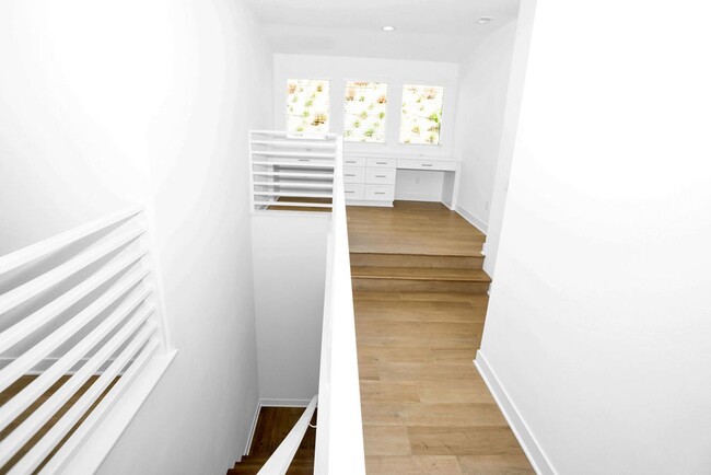 Building Photo - Gorgeous brand new townhome in 3Roots! End...