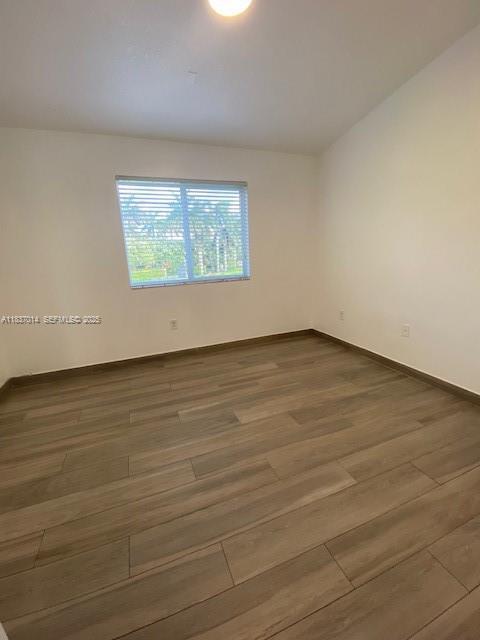 Building Photo - 935 NE 34th Ave