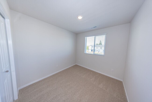 Building Photo - Brand New! - 3 Bedroom Townhome in Brush P...