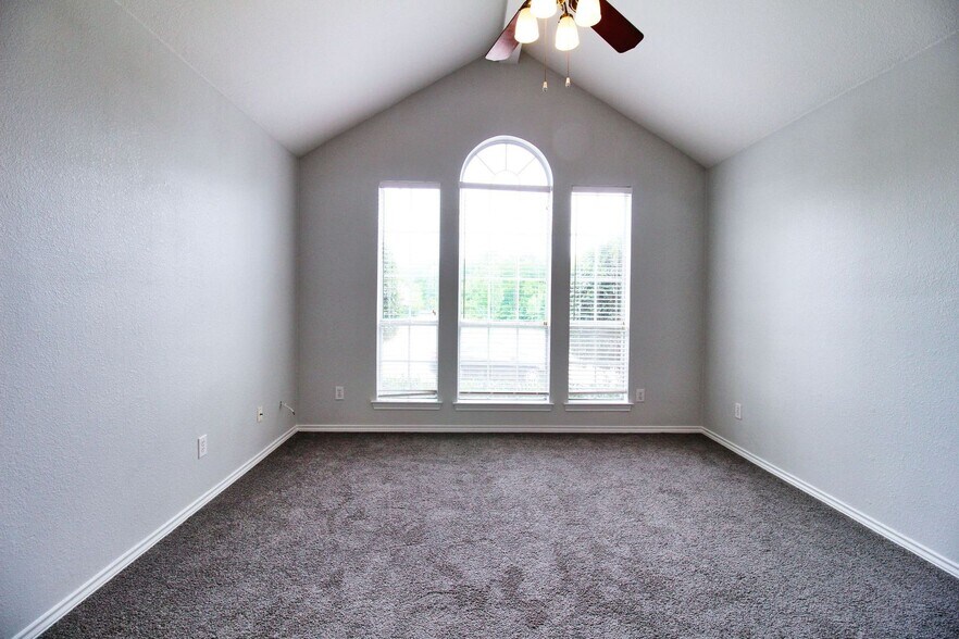 Building Photo - 8435 Creekside Cir