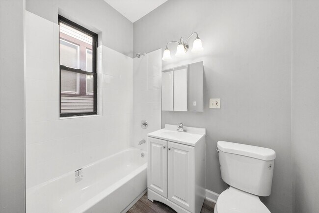 Building Photo - 5029 S Racine Ave
