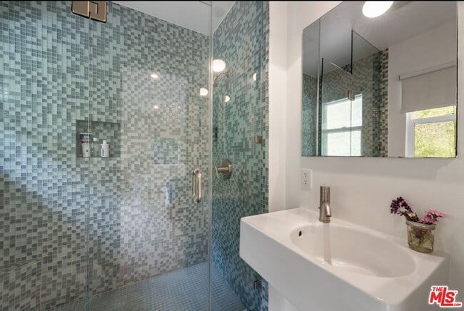 Building Photo - 3520 Mandeville Canyon Rd