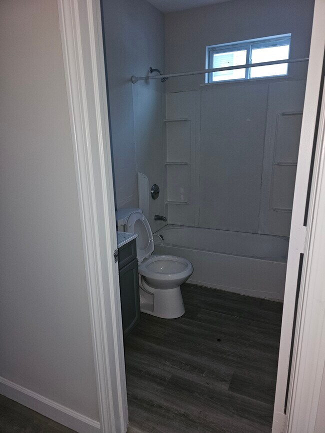 Building Photo - 164 Martin St