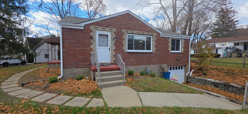 Primary Photo - 5 McMichael Rd