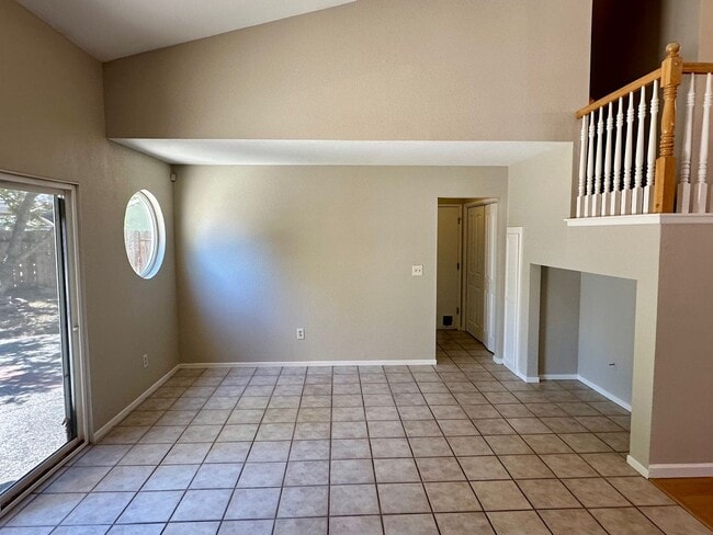 Building Photo - 3 bedroom 2.5 bathroom corner lot