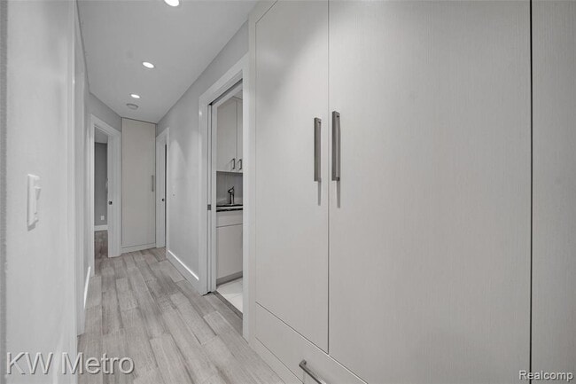 Building Photo - 4096 Chestnut Hill Dr
