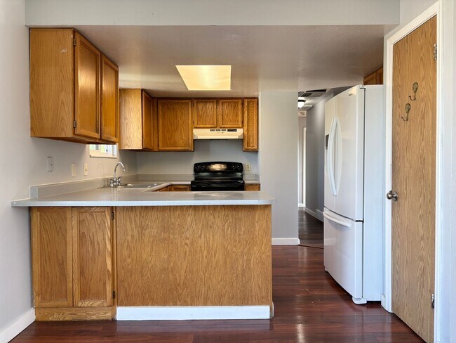 Building Photo - Spacious Split Level in Kearns!
