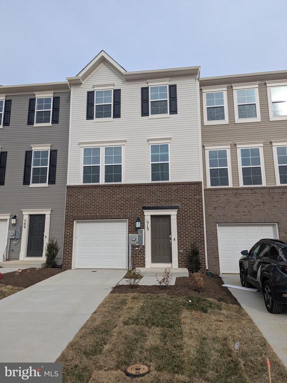 Building Photo - 513 Seeback Dr