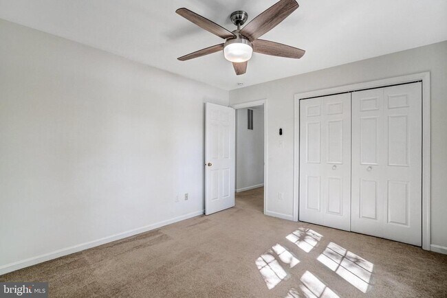 Building Photo - 6031 Mayfair Ln