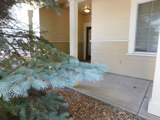 Building Photo - TWO WEEKS FREE RENT IN FOUNTAIN GREENS!