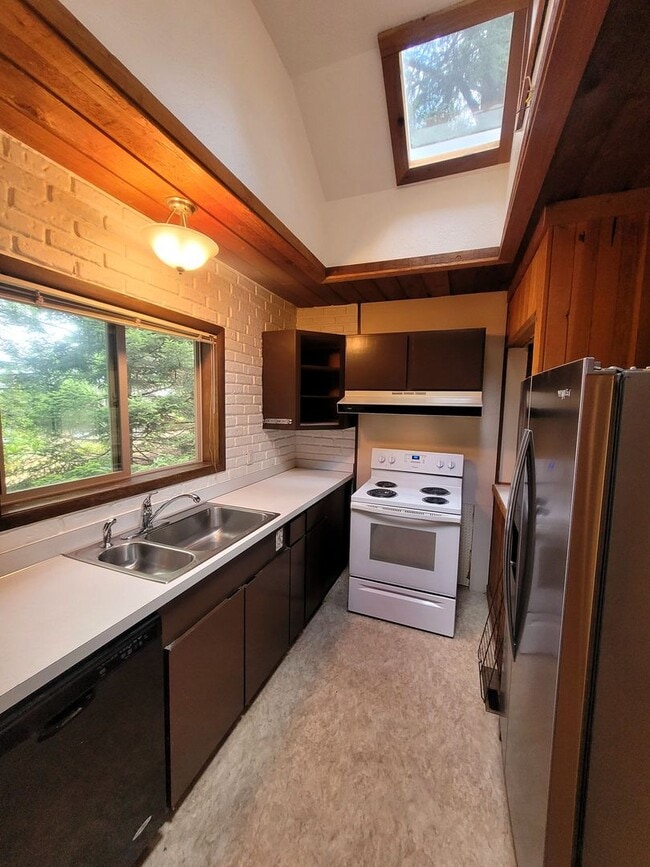 Building Photo - Cabin Style Home, 2 Bedroom - Bellingham, ...