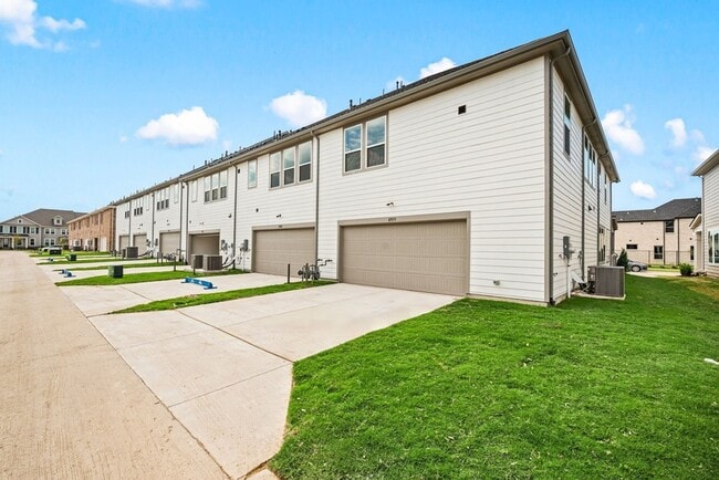 Building Photo - 8936 Magnet Dr