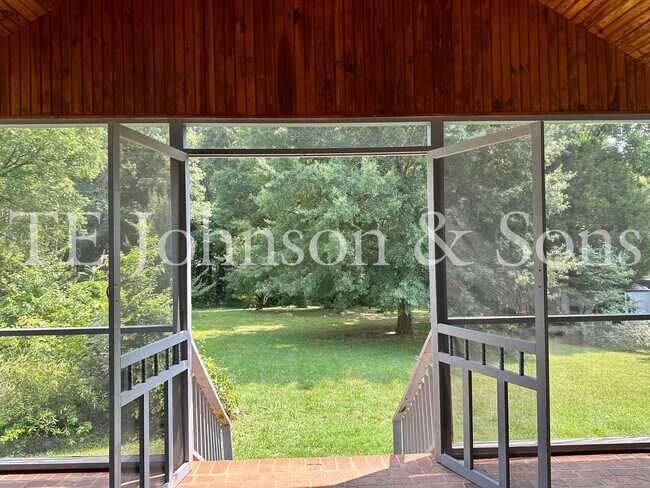 Building Photo - Charming 3-Bedroom Home with Rocking Chair Porch and Screened Back Patio