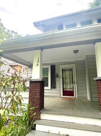 Building Photo - Beautiful Historic Kenilworth 3 bed, 1.5 b...