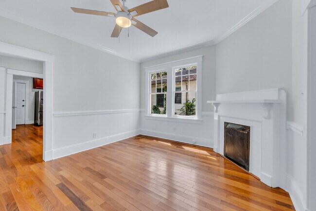 Building Photo - Cozy craftsman bungalow on Seiler Ave