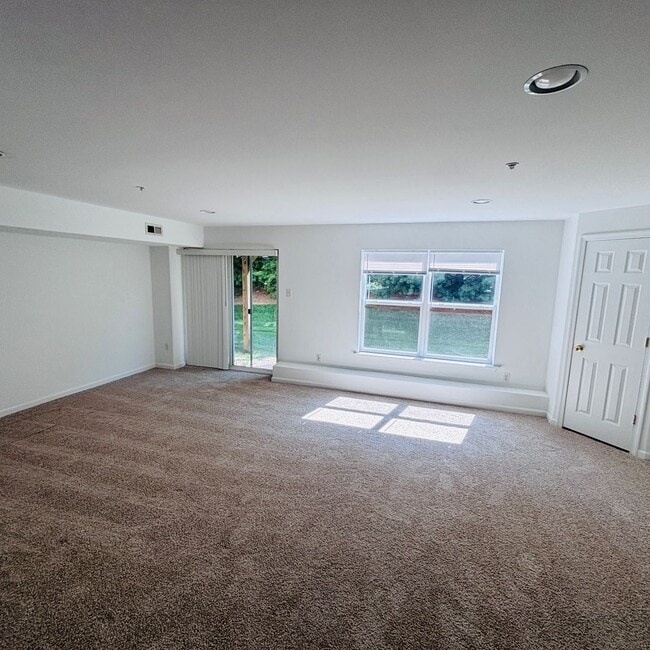 Building Photo - Located in the Highgates subdivision in Upper Macungie Township this 3 bedroom, 2.5 bath townhouse