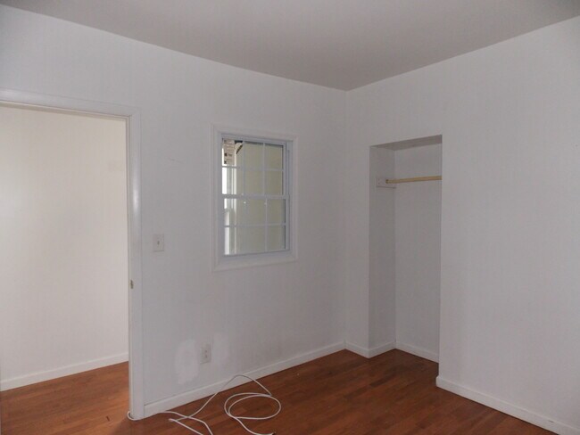 Building Photo - 417 E 31st St
