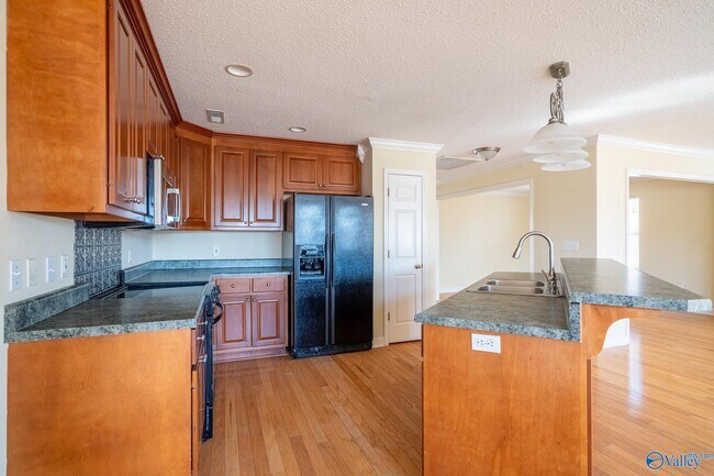 Building Photo - 5002 Blakemore Dr SE