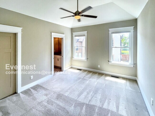 Building Photo - Lovely 2-Bedroom Home with Modern Amenitie...