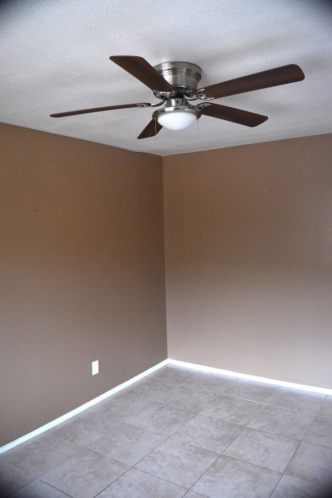 Building Photo - Awesome 5 Bed 2 Bath Home at ASU