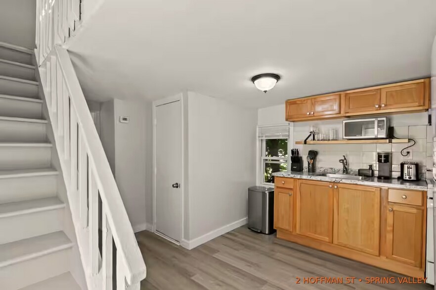 Building Photo - 2 Hoffman St
