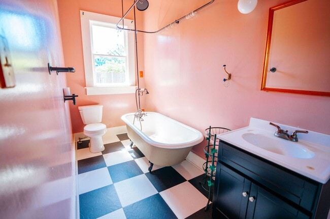 Building Photo - Charming 3-Bedroom Victorian Home in the H...