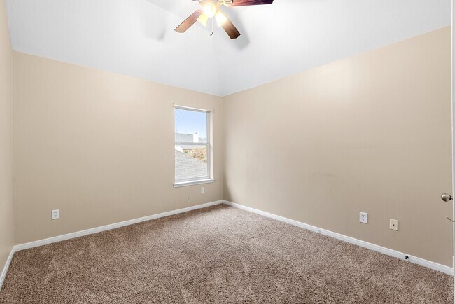 Building Photo - 15718 Stroudwater Ln