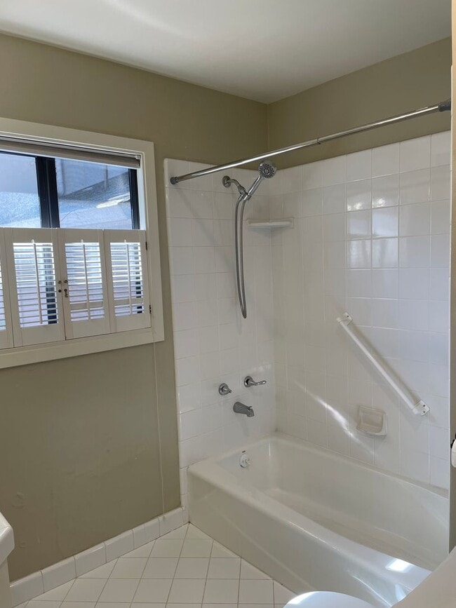 Building Photo - 3 Bed/1 Bath Single Family Home in East Sacramento