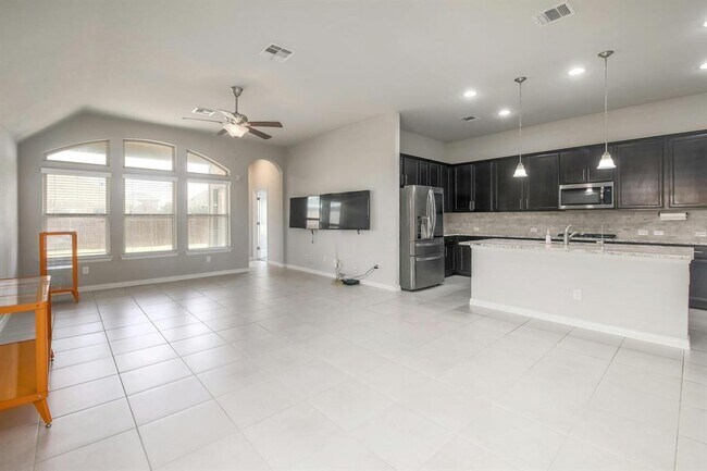 Building Photo - 3916 Joshs Cv