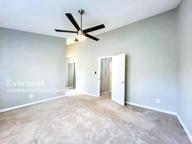 Building Photo - 1654 Oak Spring Way