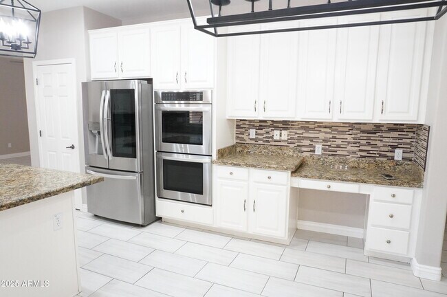 Building Photo - 6700 S Agate Way