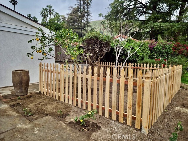 Building Photo - 857 W Edgehill Rd