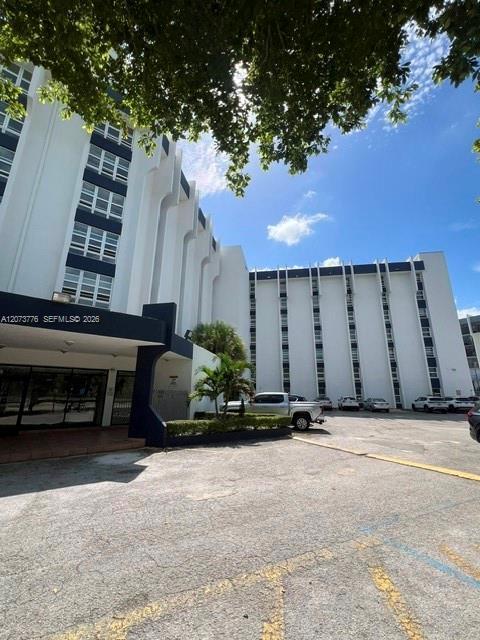 Building Photo - 9682 Fontainebleau Blvd