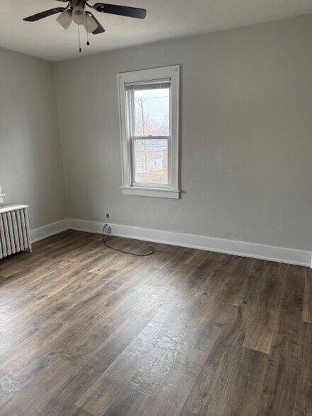 Building Photo - 831 S Grand Ave W