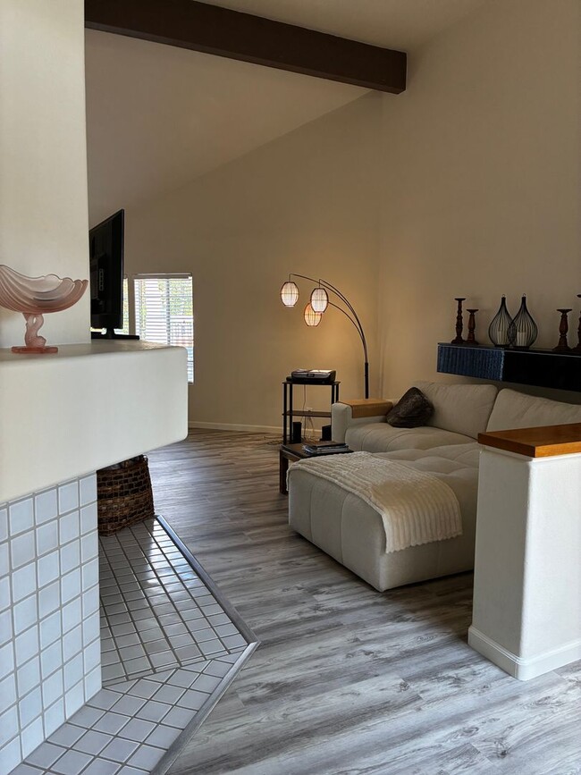 Building Photo - Beautiful La Jolla Condo – Fully Furnished