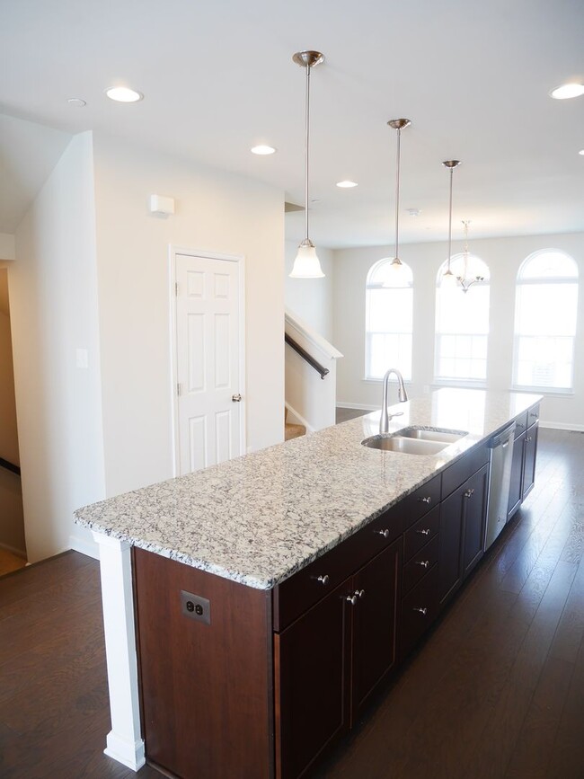 Building Photo - Stunning 3 Bedroom End Unit Townhome
