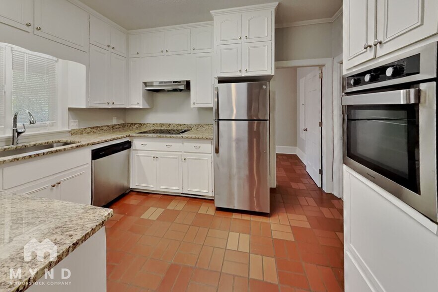 Building Photo - 127 Forest Hills Dr