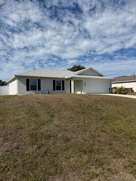 Side view - 2120 NW 18th Ave