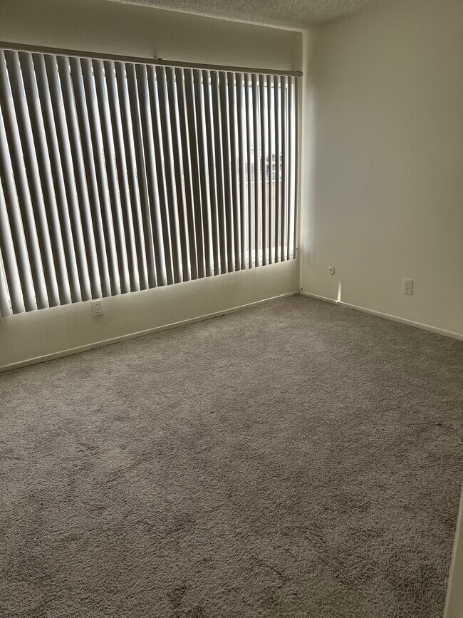 Building Photo - 14106 Cerise Ave