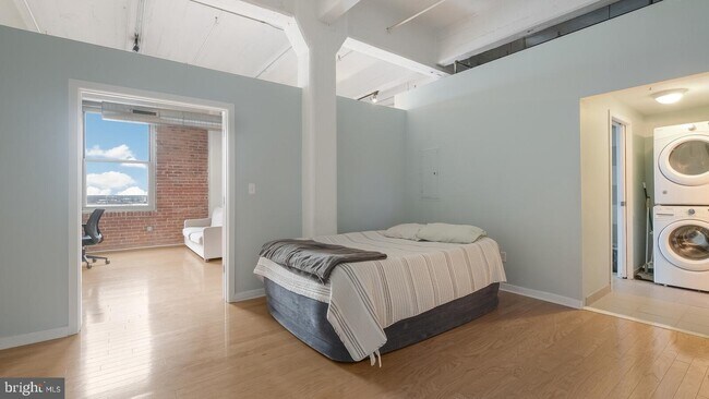 Building Photo - 444 N 4th St