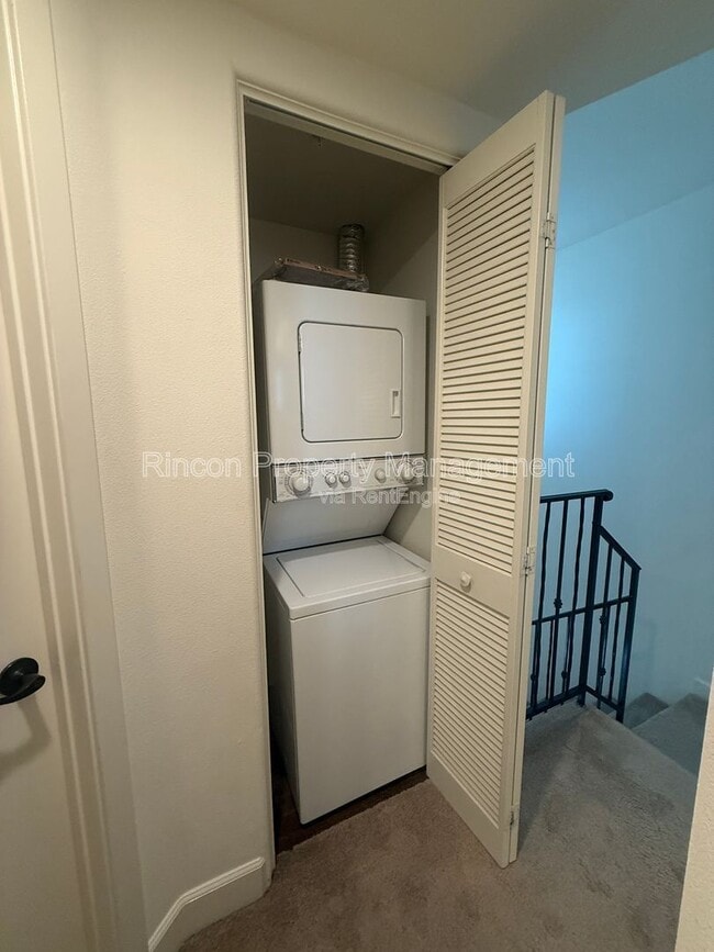 Building Photo - 130 N Garden St