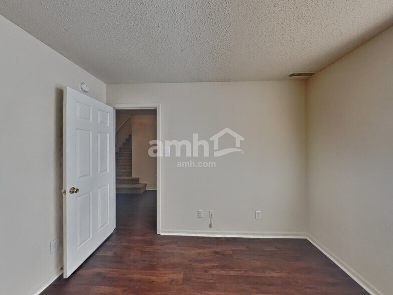 Building Photo - 10167 Hatherley Way