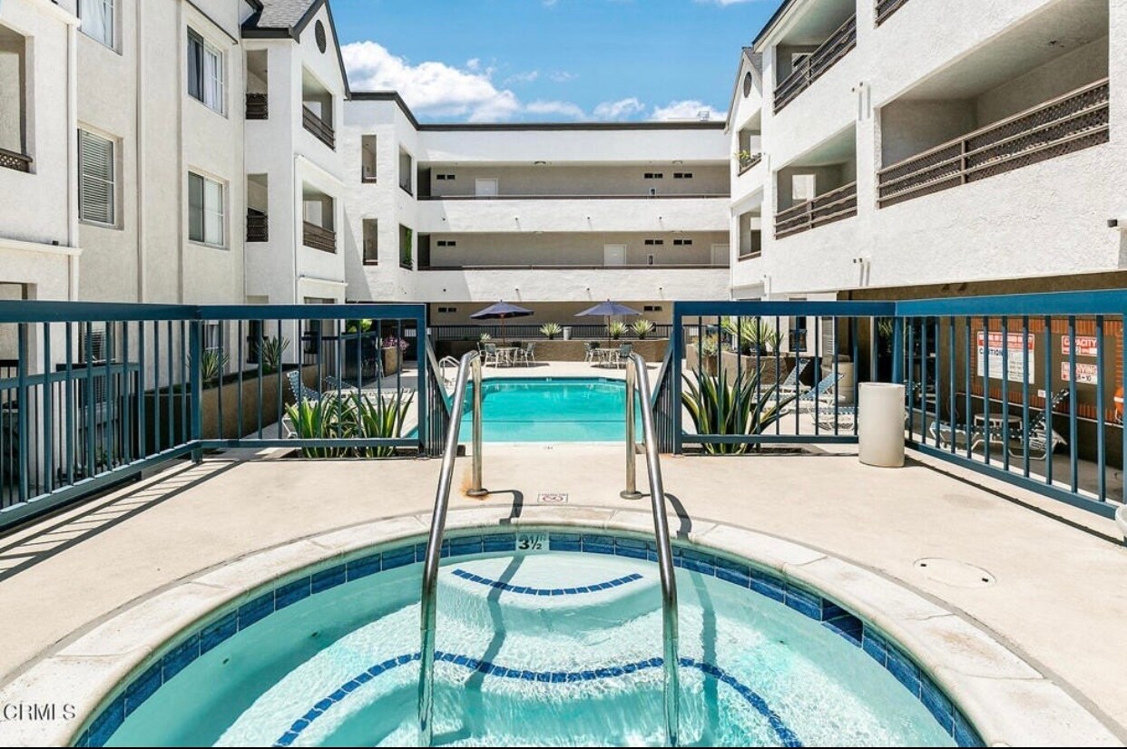 Building Photo - 300 N El Molino Ave