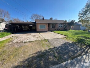 Building Photo - Oroville-3 bedroom 1 bath, 60's charmer, s...