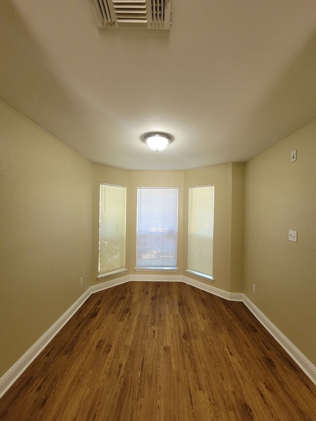 Building Photo - Cedar Hill home features 3/2/2 for rent.